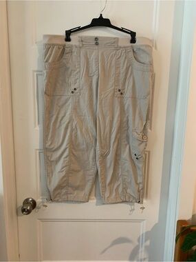 DASH,Women's Light Beige Cargo Capri Pants 98% Cotton / 2% Spandex